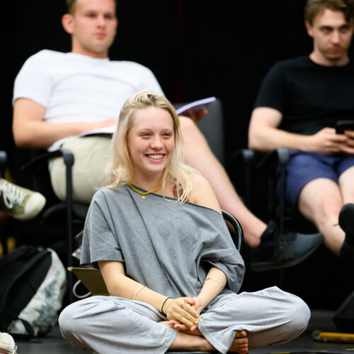 na pierwszym planie (od lewej): Julia Totoszko (Sophie)
