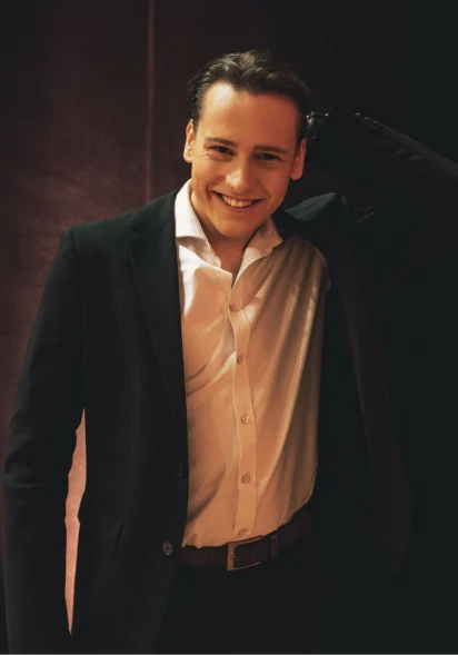 karolledwosinski-412x589