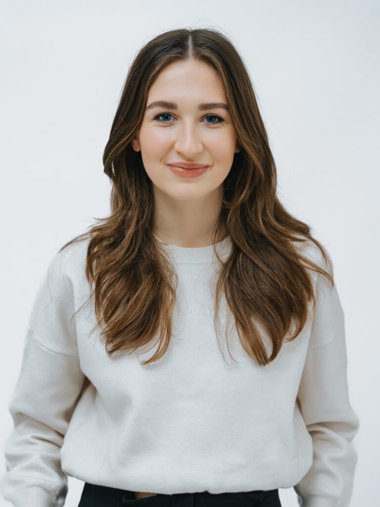 Kamila-Figielska-768x1025